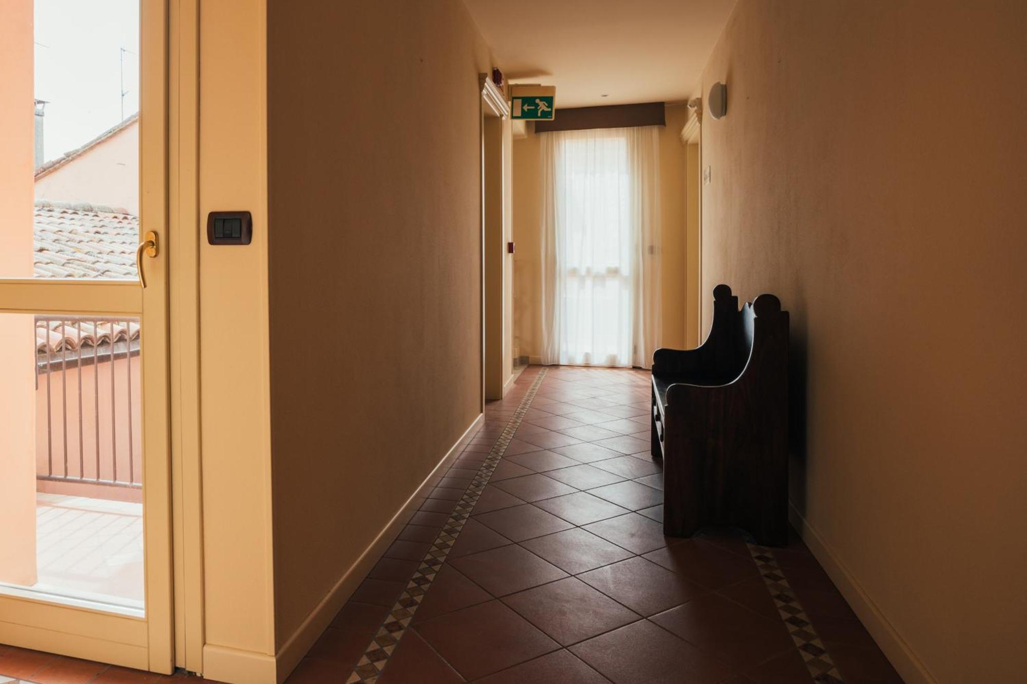 Albergo Cane Dozza Luaran gambar