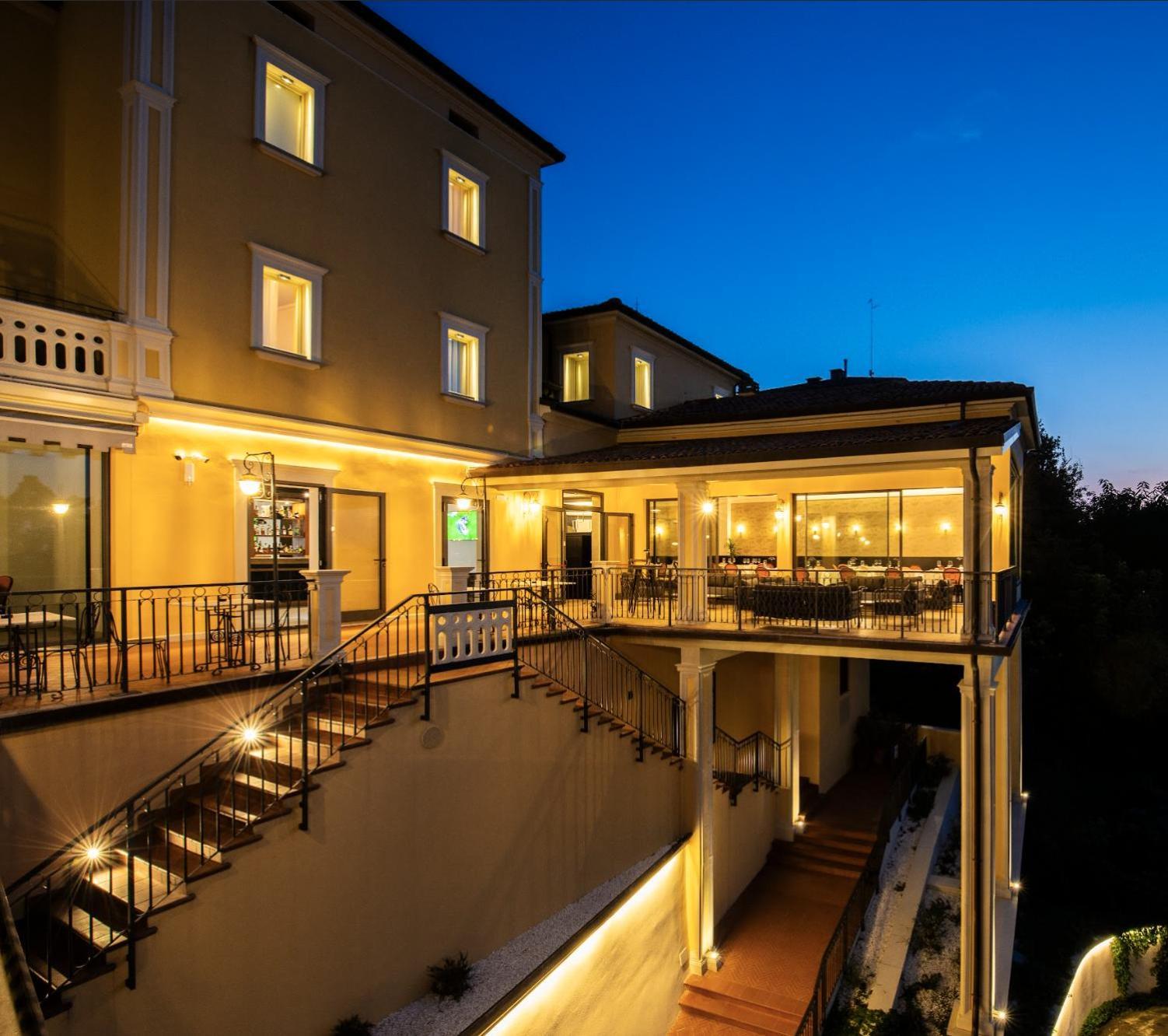 Albergo Cane Dozza Luaran gambar